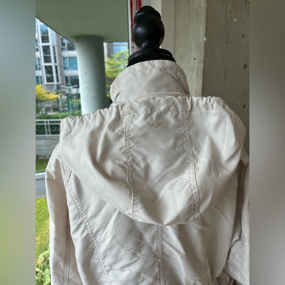 Lightweight jacket, size Large (370) - Picture 11 of 11